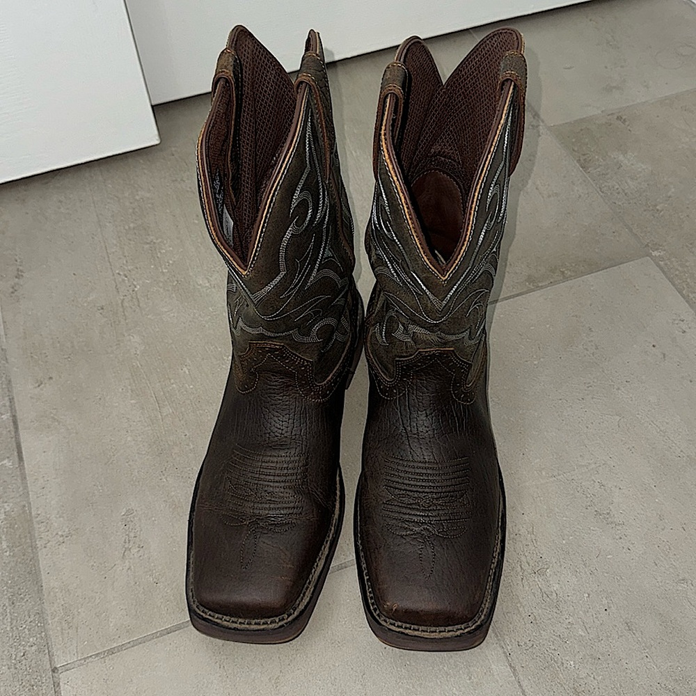 Brown Justin Cowboy Boots